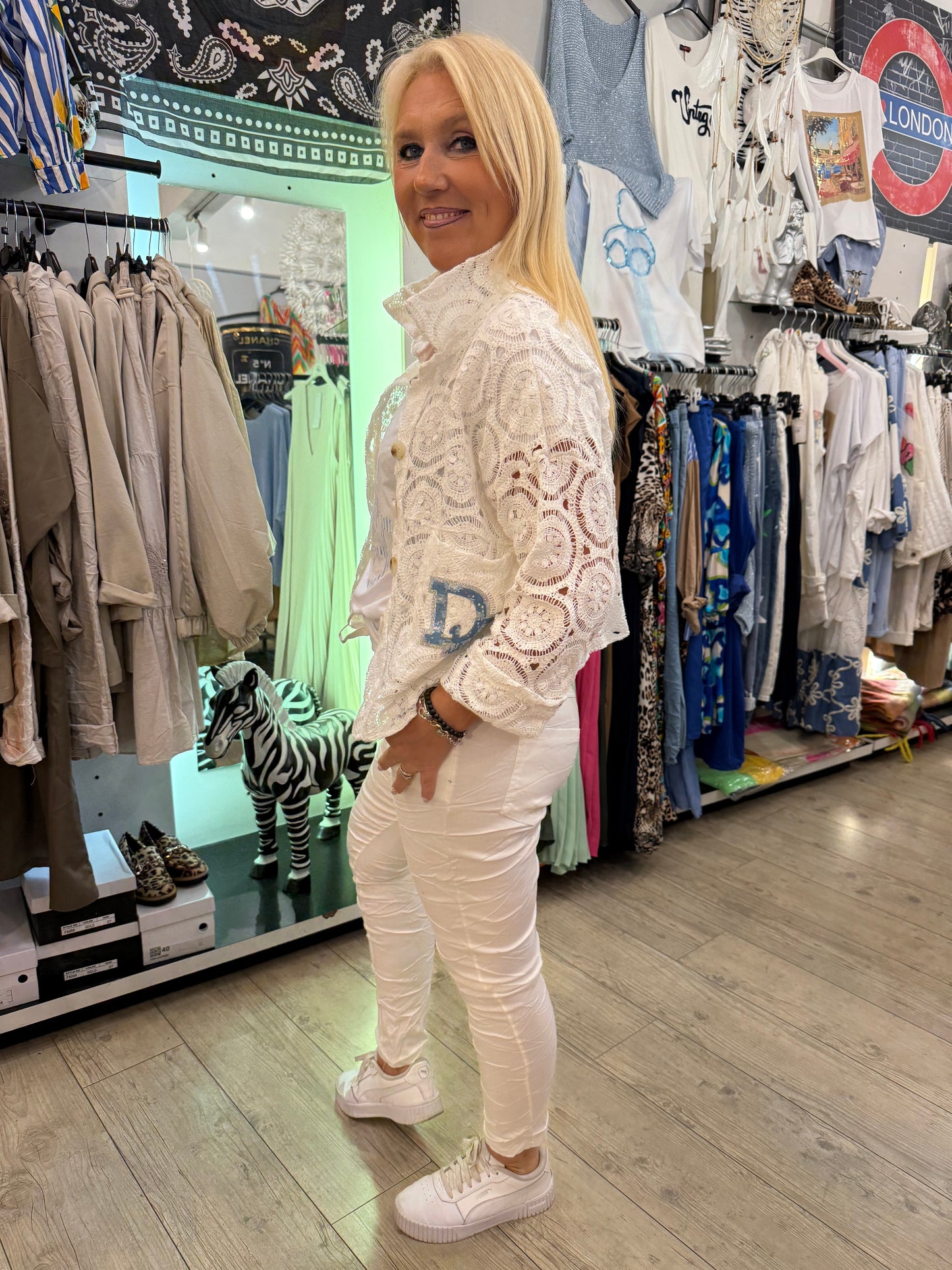 Veste brodée blanche
