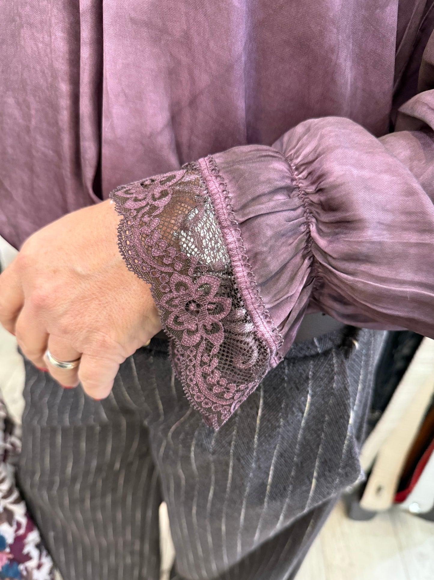 Top dentelle prune poignet dentelle