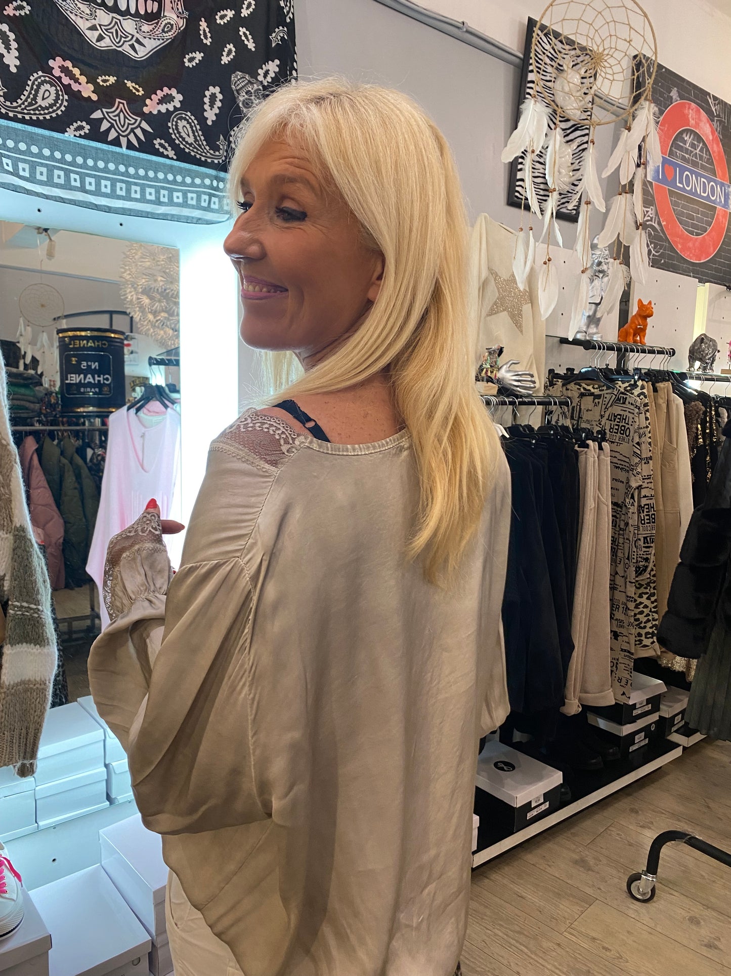 Top gde taille beige poignet dentelle
