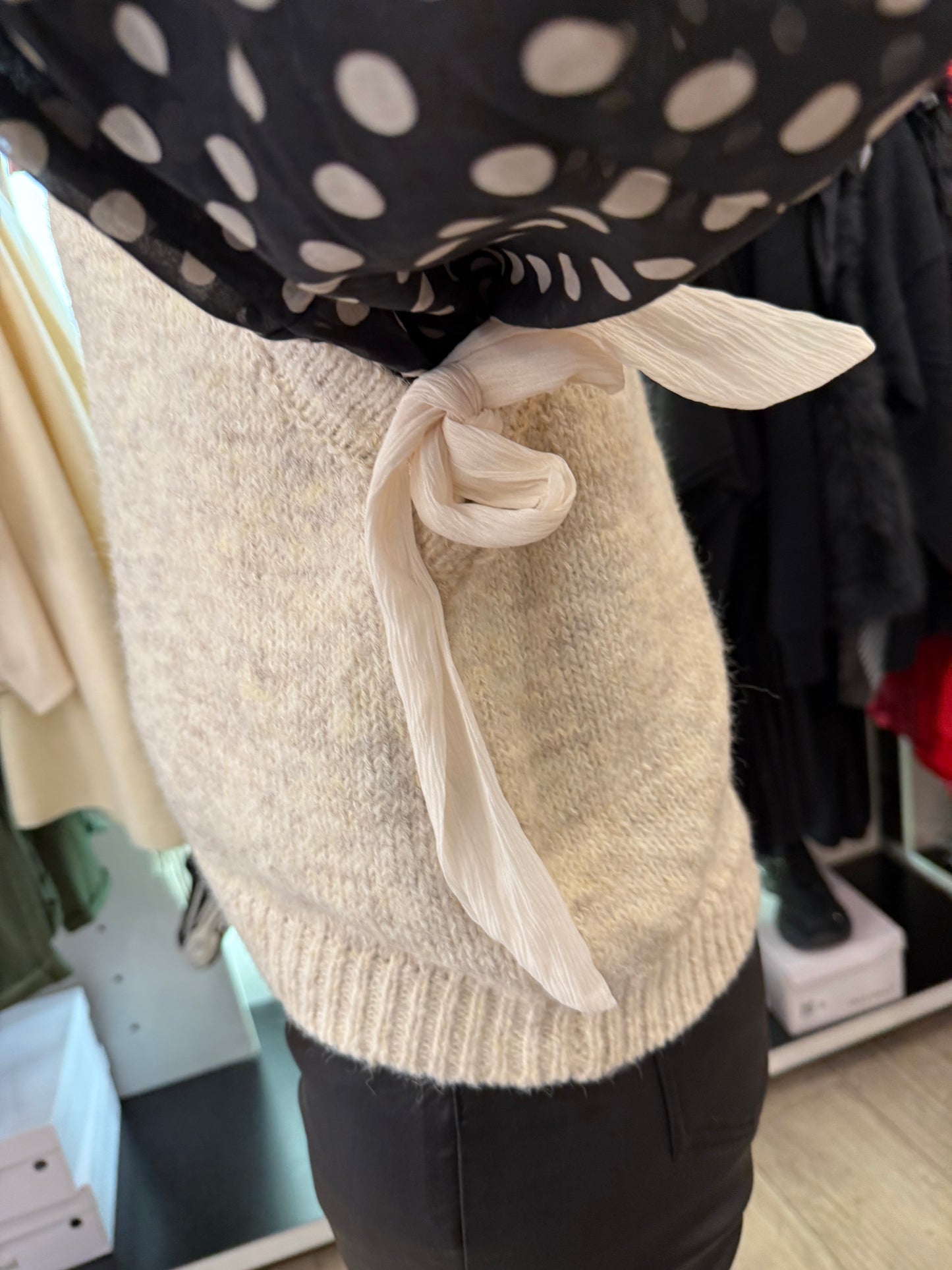 Pull noeud beige