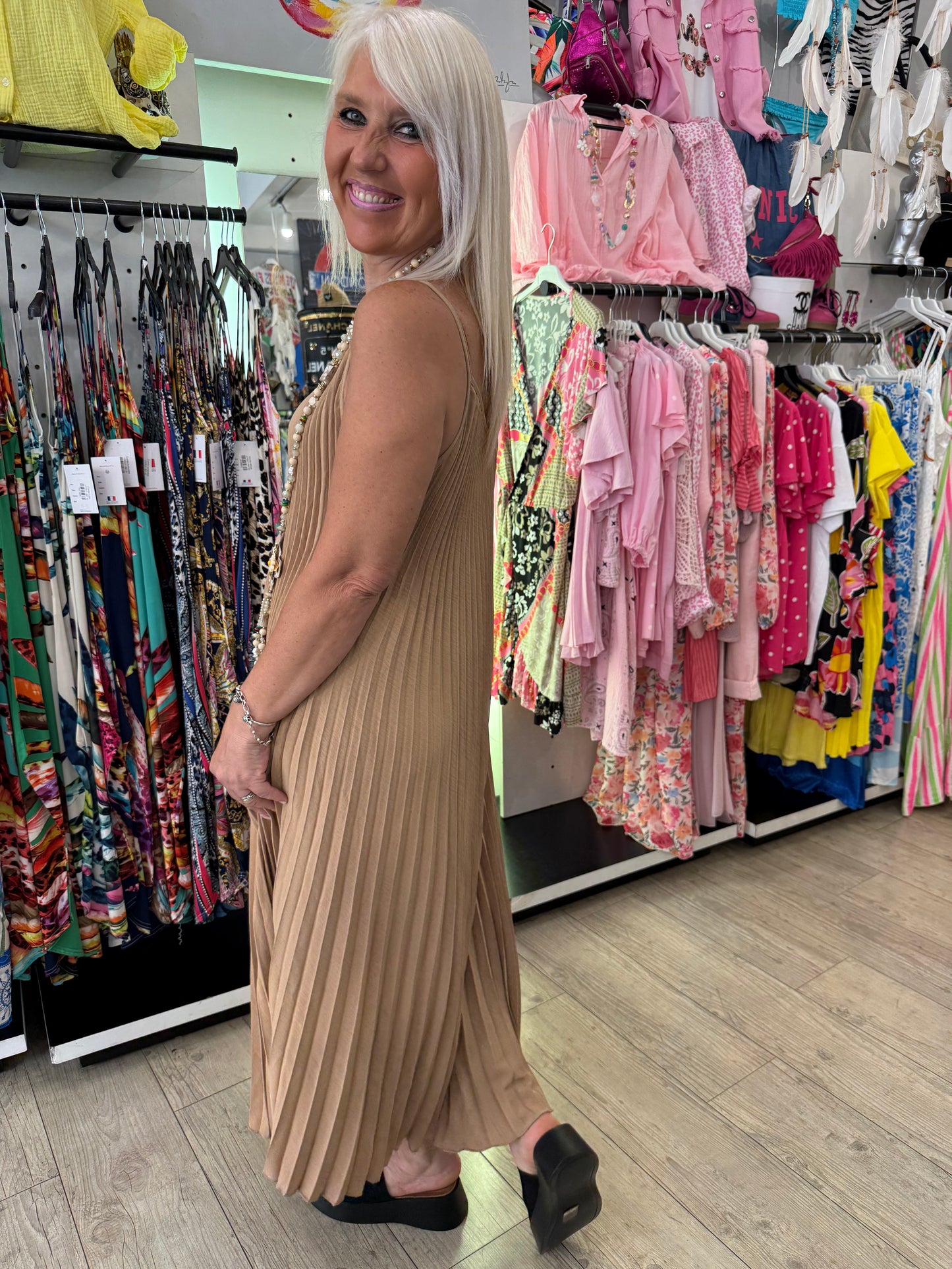 Robe plissée camél
