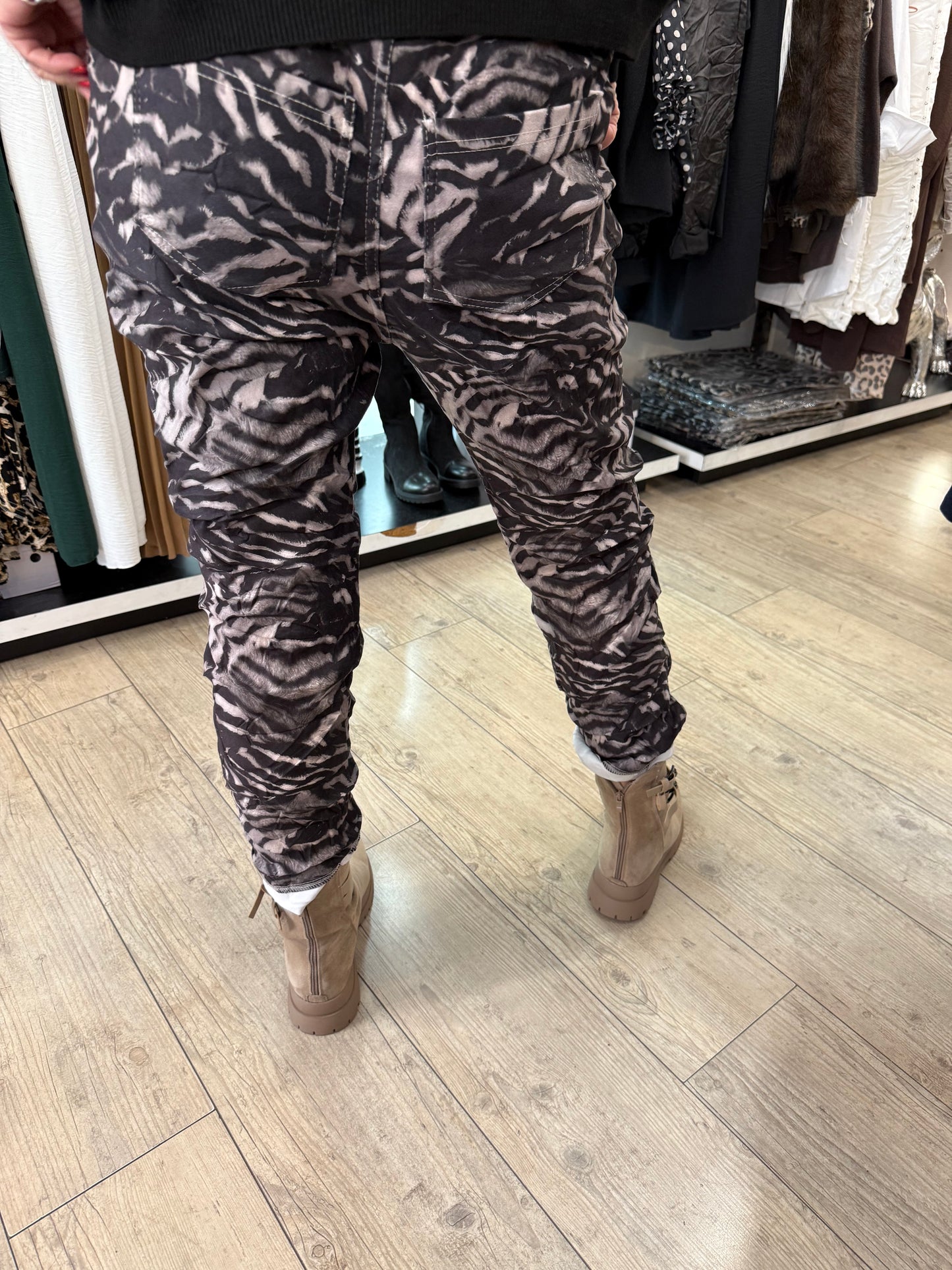 Pantalon suédine jungle gris