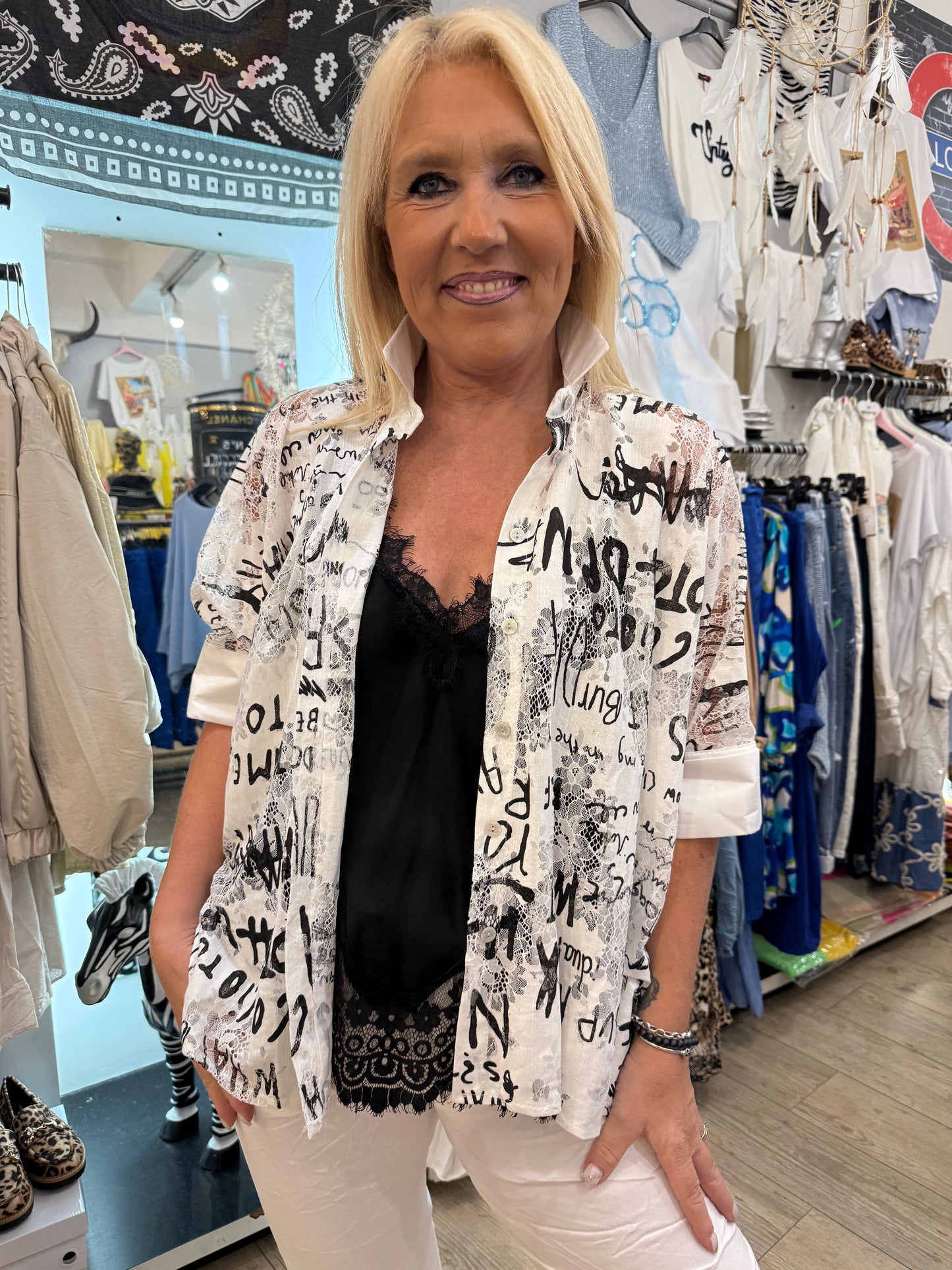 Chemise noire blanche brodée