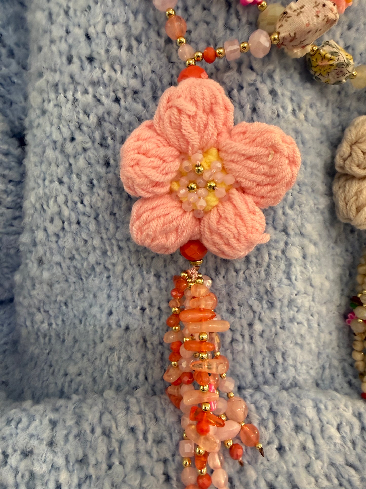 Sautoir fleur rose