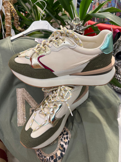 Baskets kaki