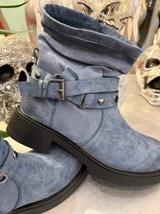 Boots blue