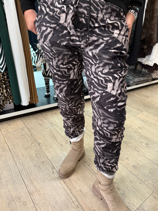 Pantalon suédine jungle gris
