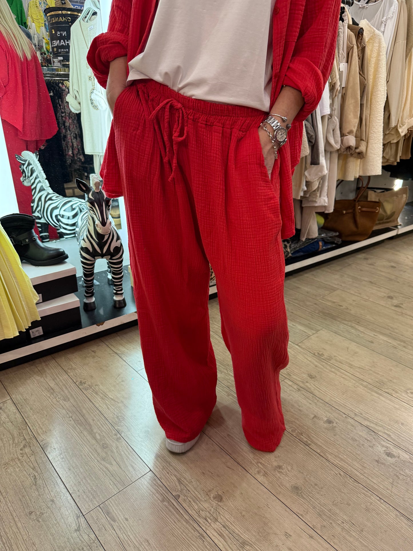 Pantalon gaz de coton rouge