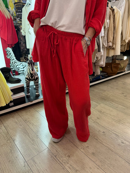 Pantalon gaz de coton rouge