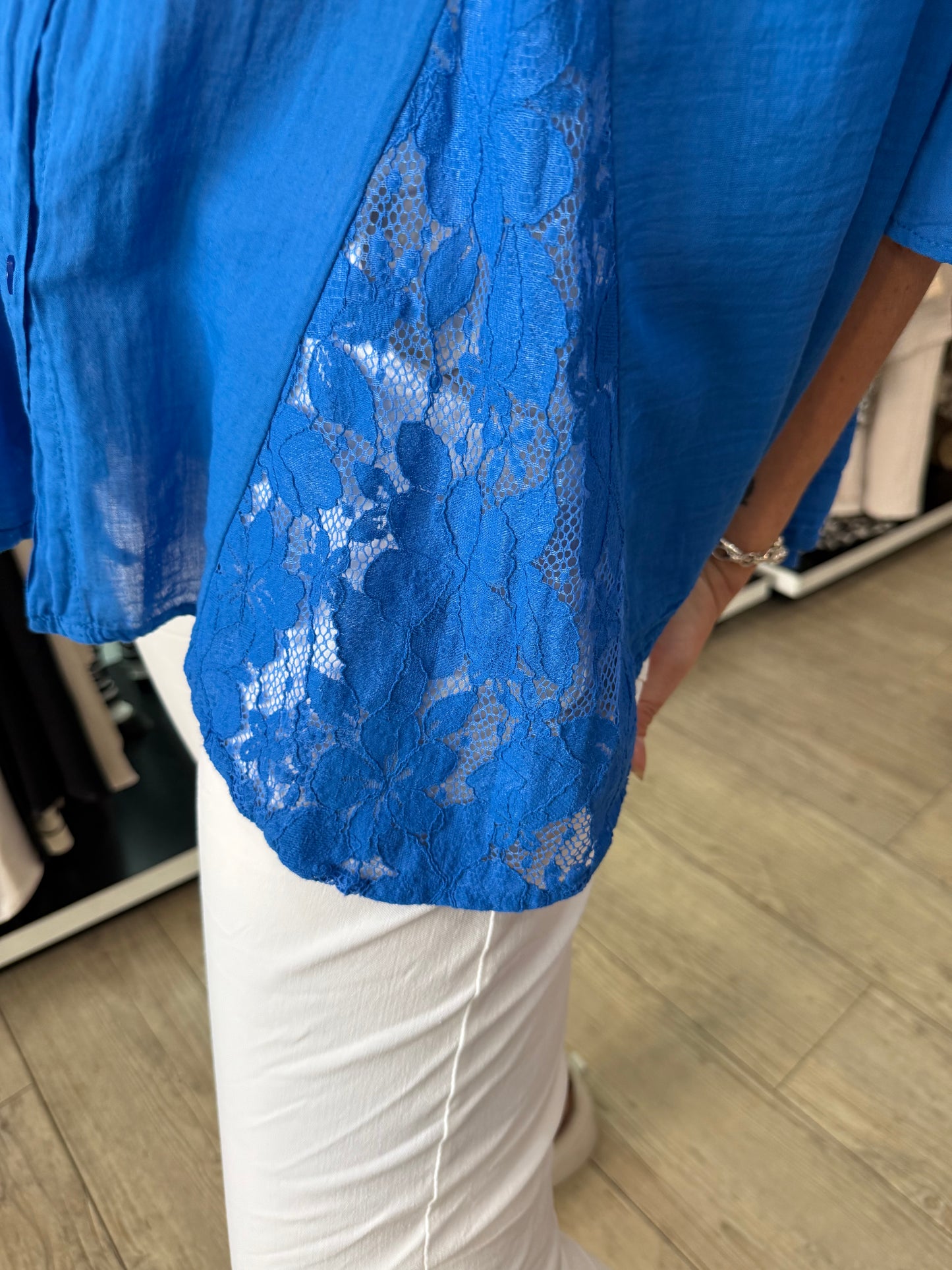 Chemise dentelle bleue