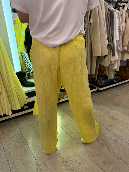Pantalon gaz de coton jaune