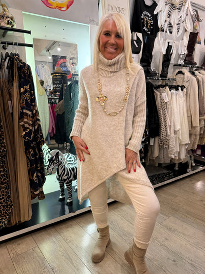 Pull col roulé beige