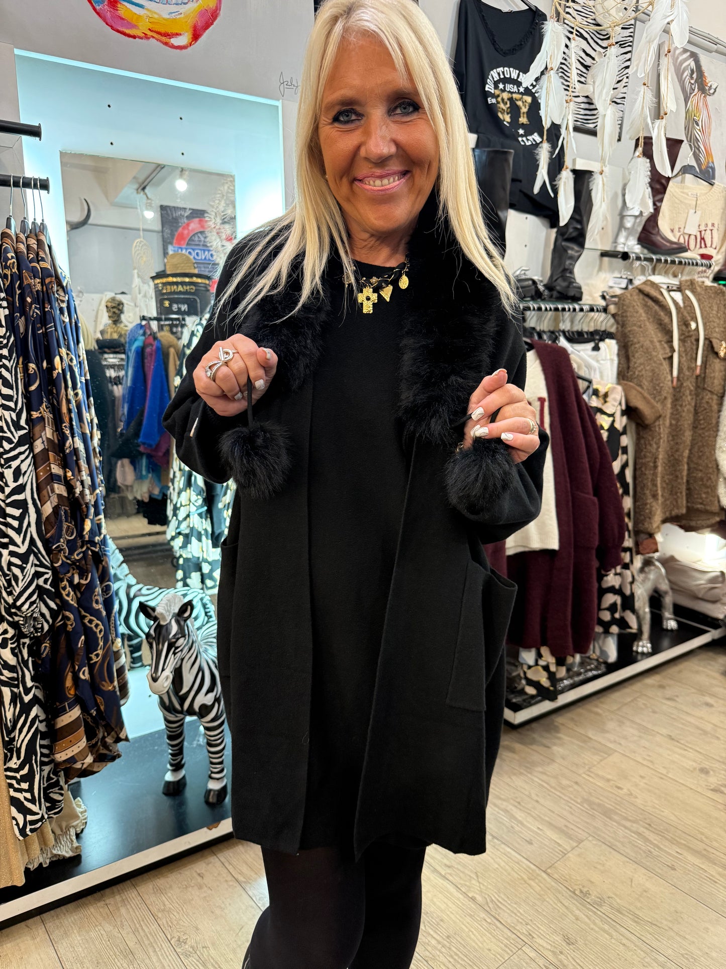 Veste pompon noire réassort arrivé