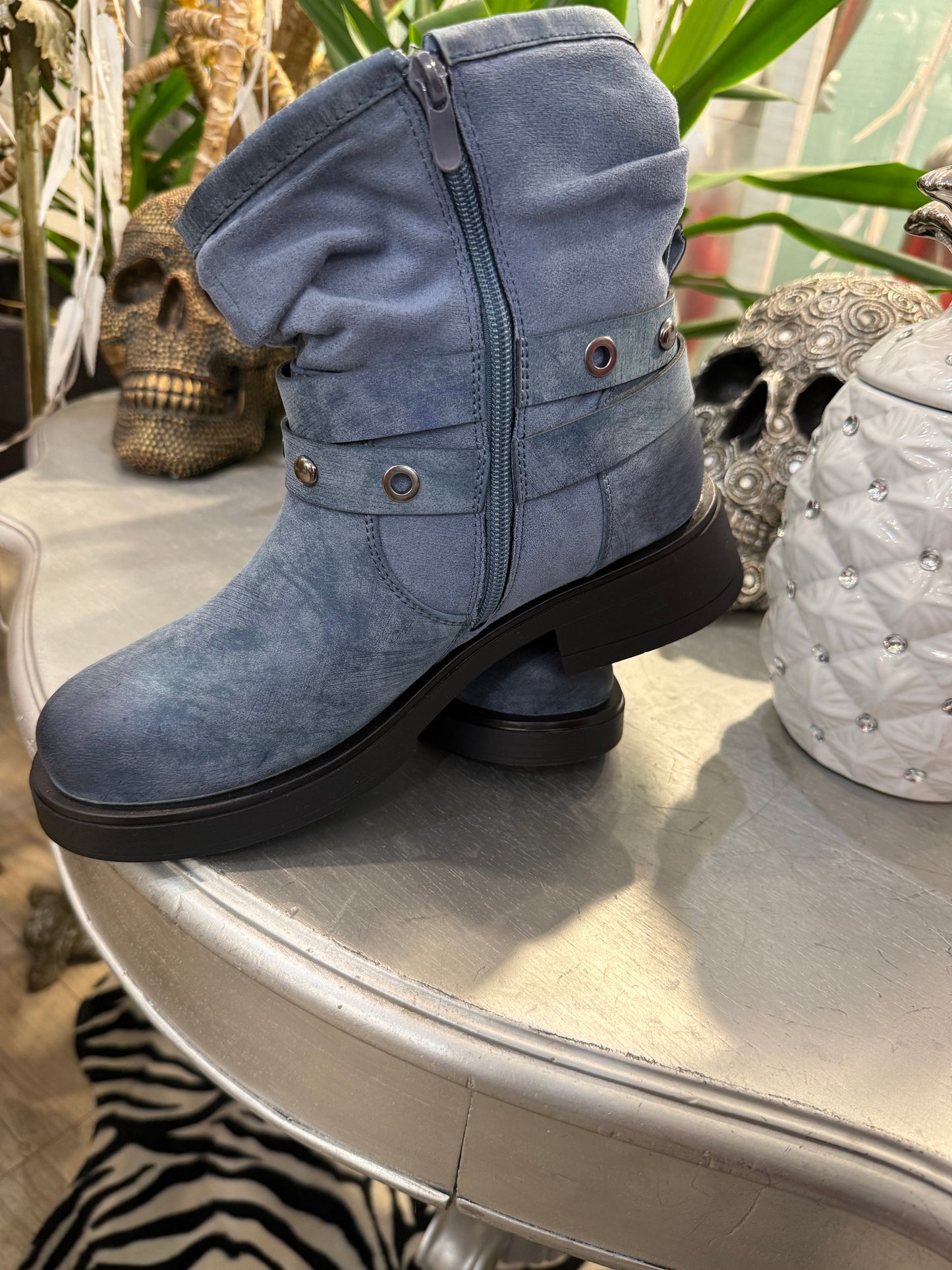 Boots blue