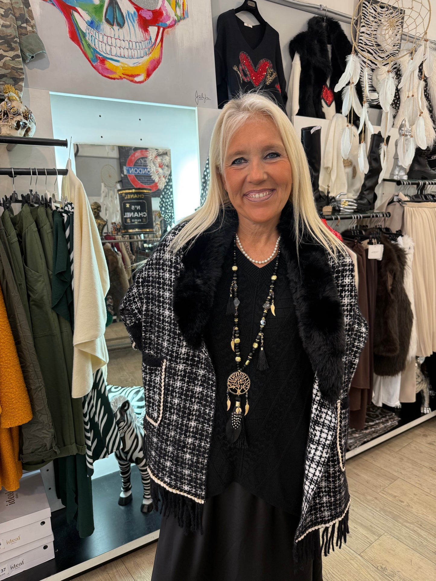 Poncho Shanna n/b