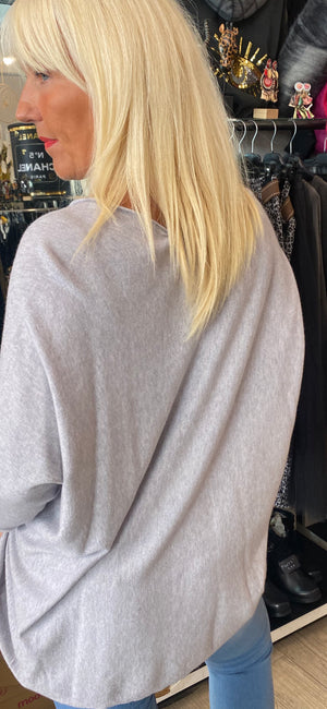 Pull intemporel gris