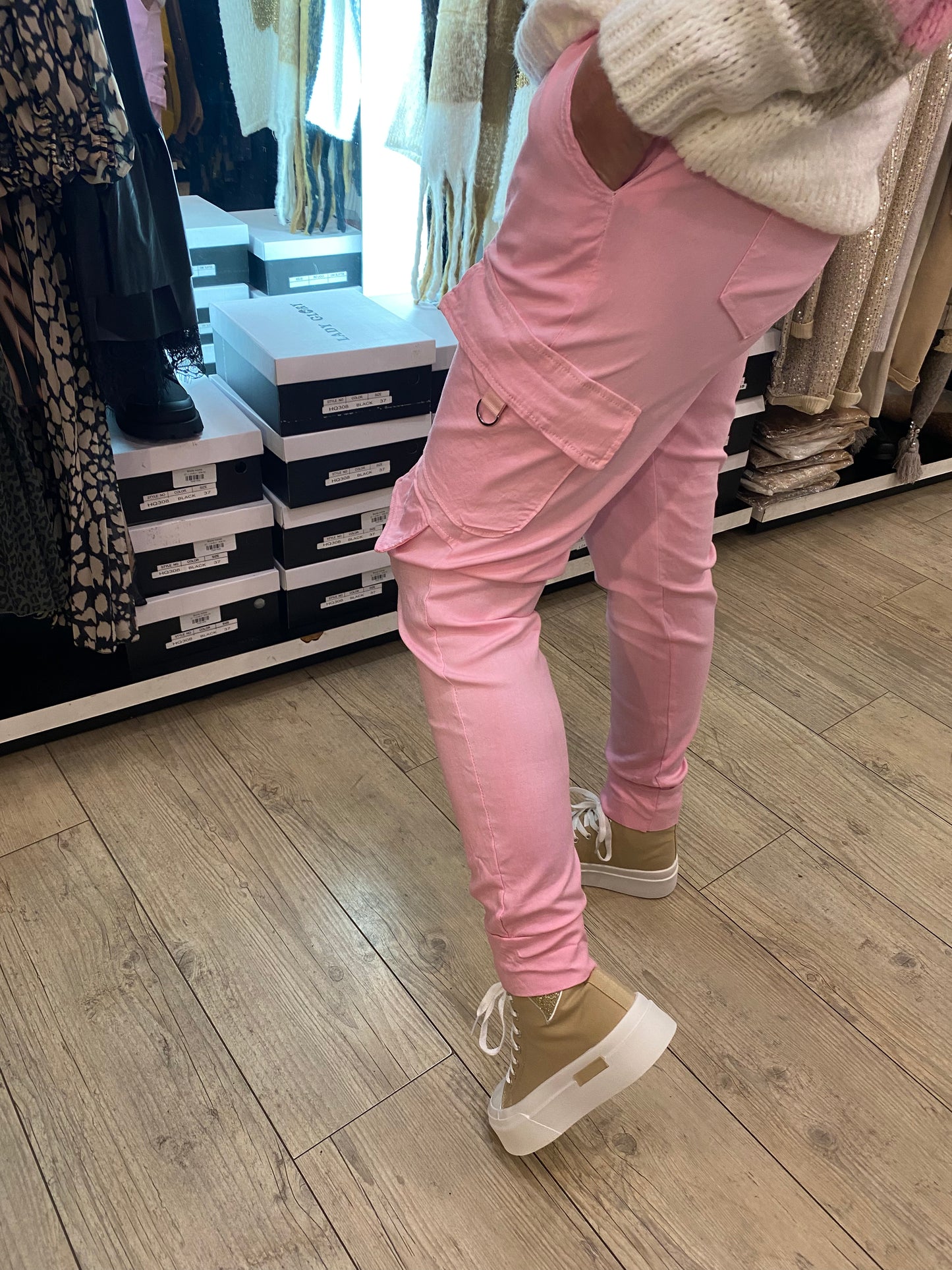 Pantalon magique rose multi poches