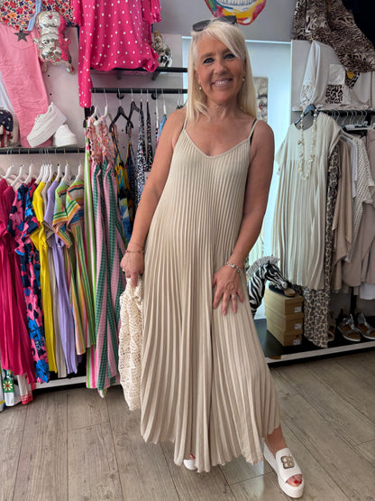 Robe plissée beige