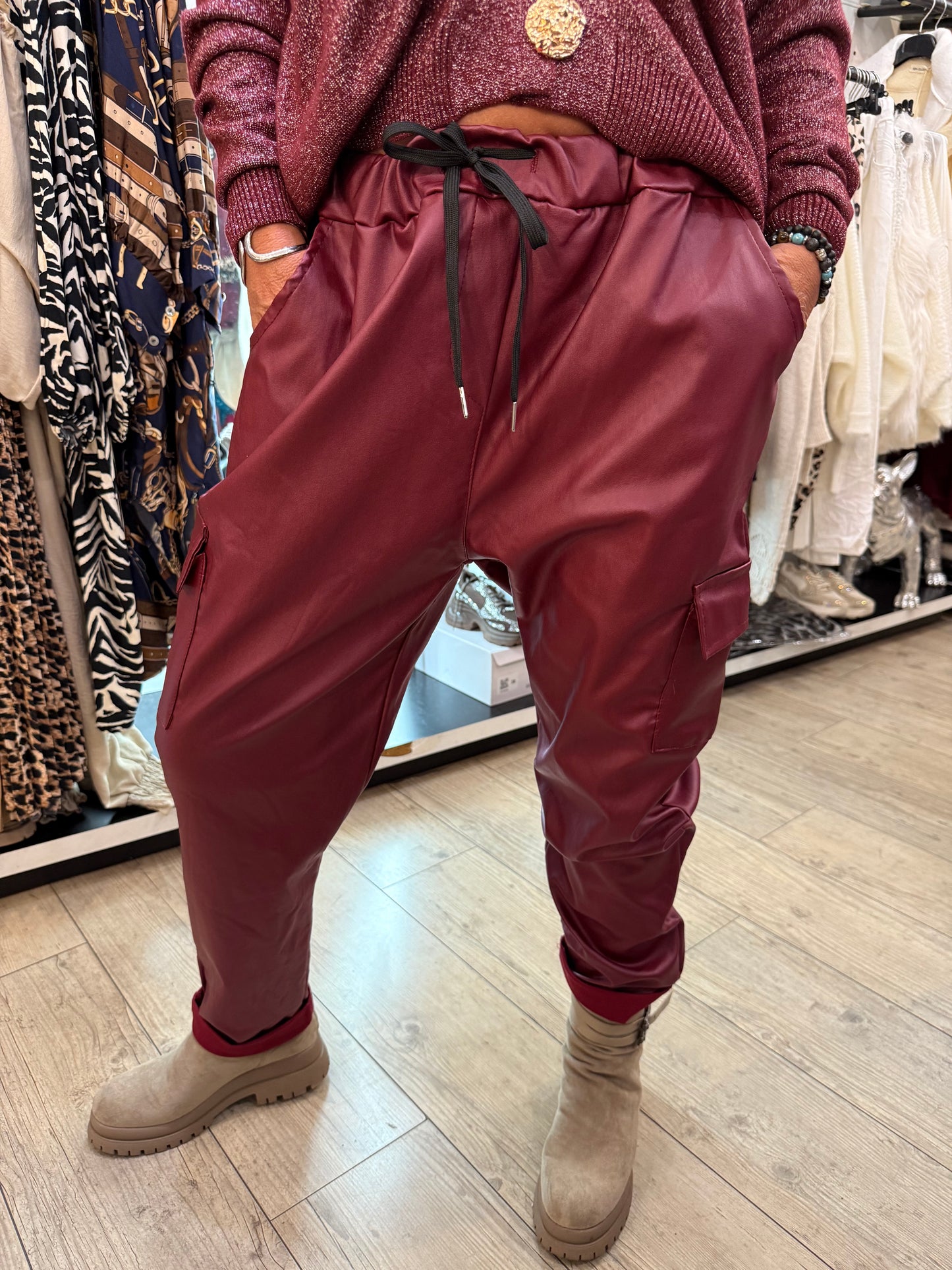 Pantalon simili cargo gde taille bordeaux