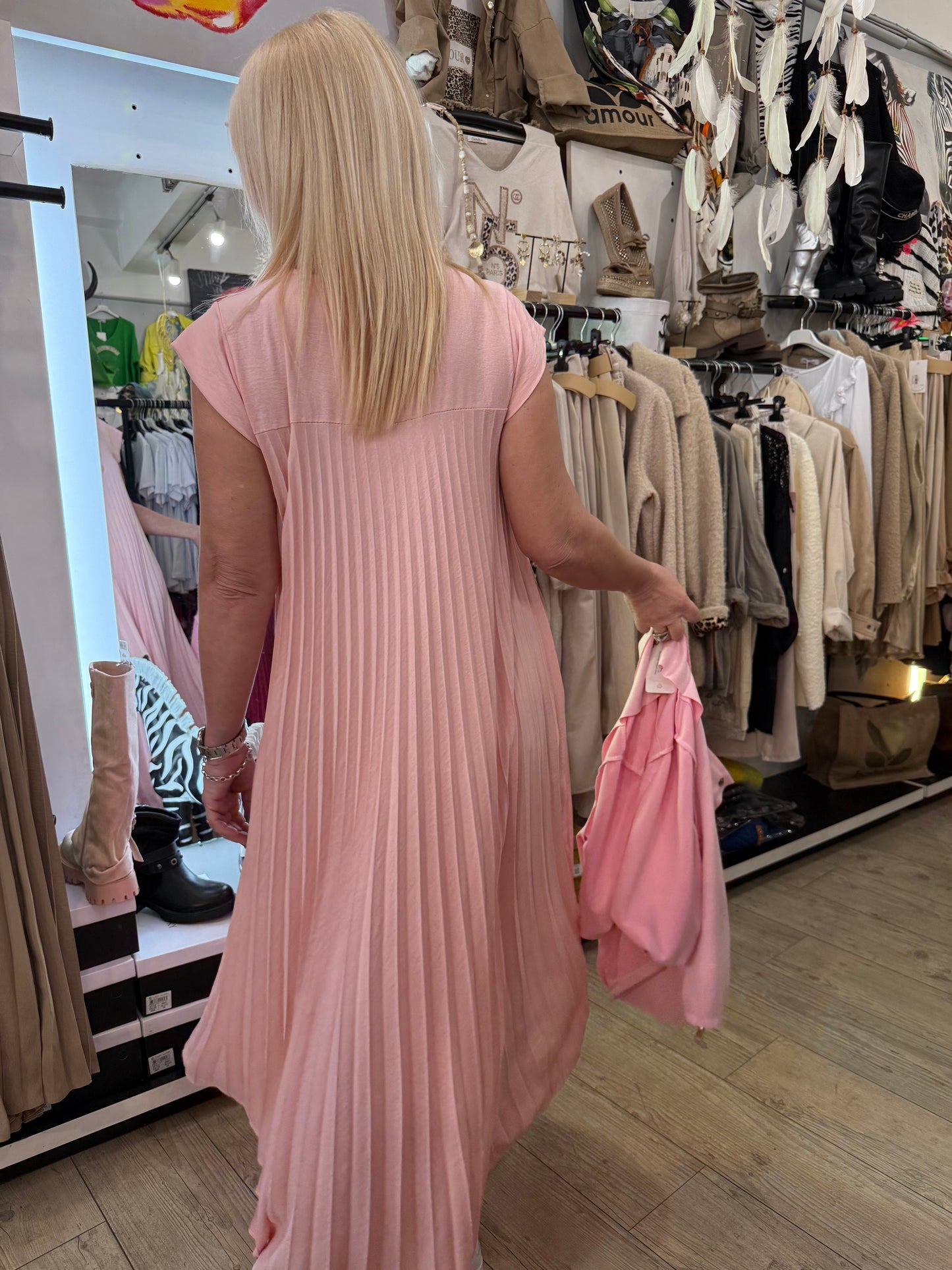 Robe plissée longue rose poudré réassort bientôt