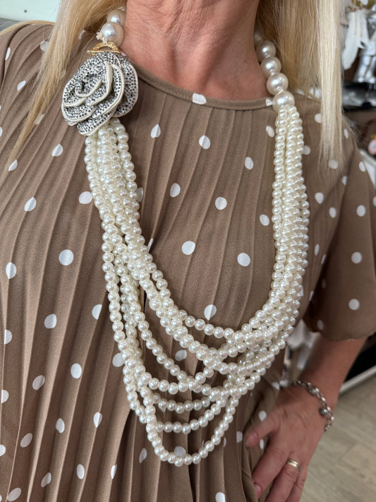 Sautoir fleur beige