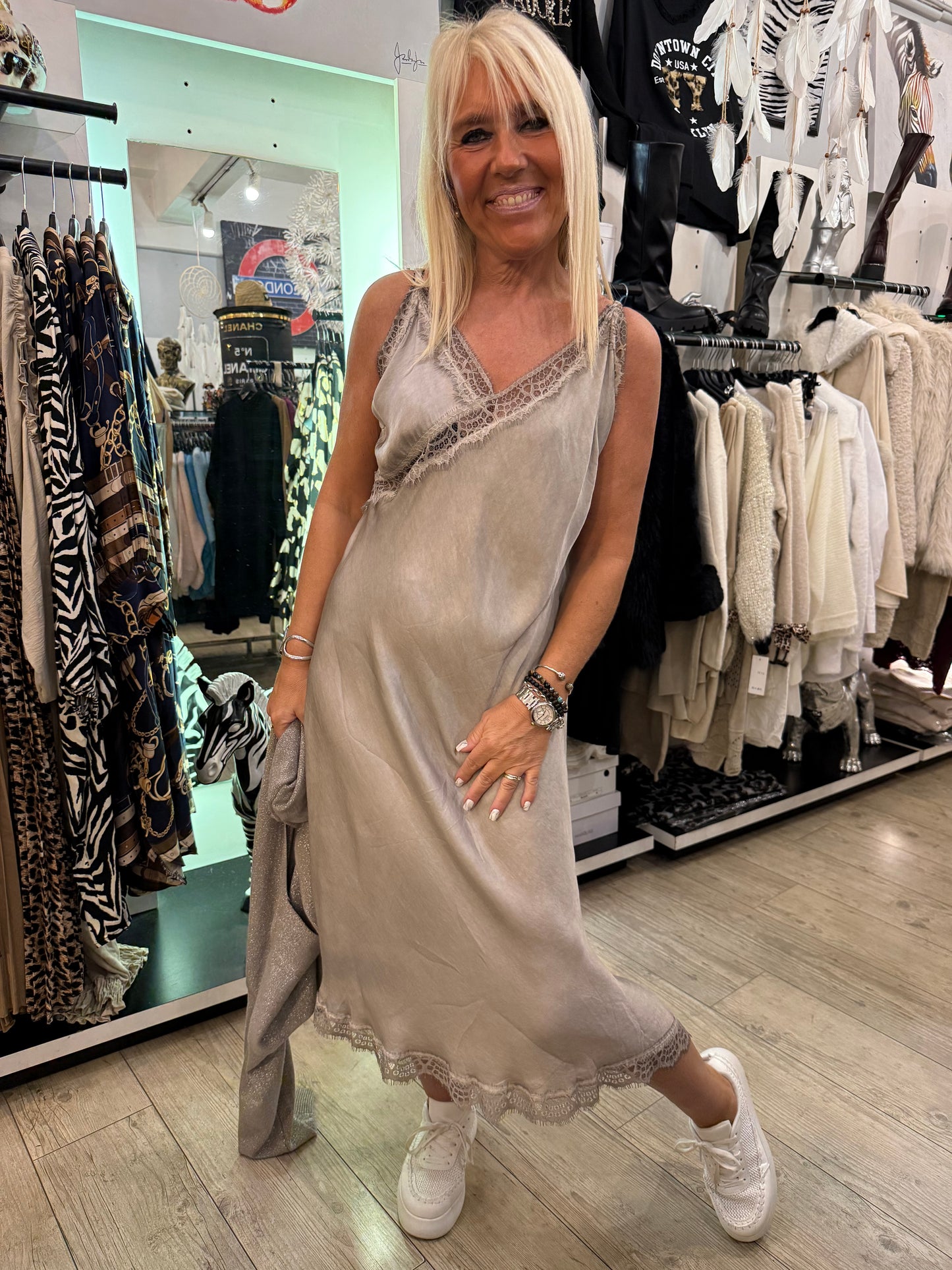 Robe longue dentelle