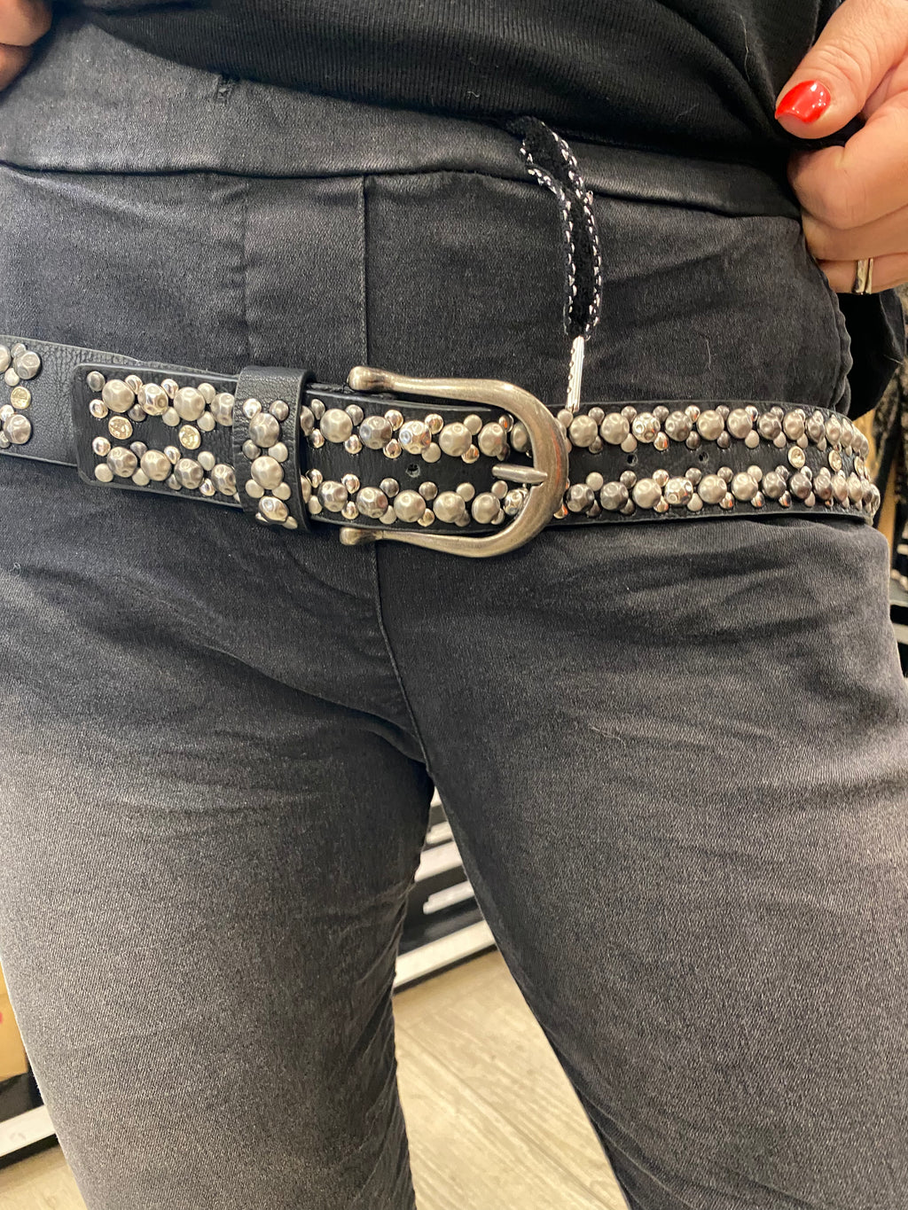 Ceinture noire cloutée