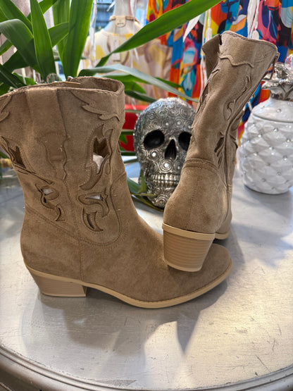 Boots camel