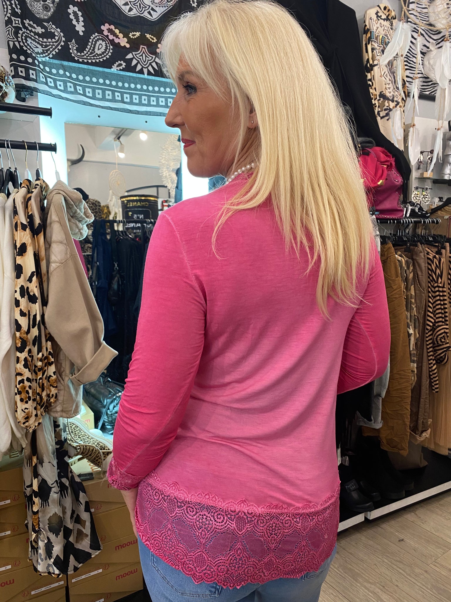 Top dentelle rose fluo
