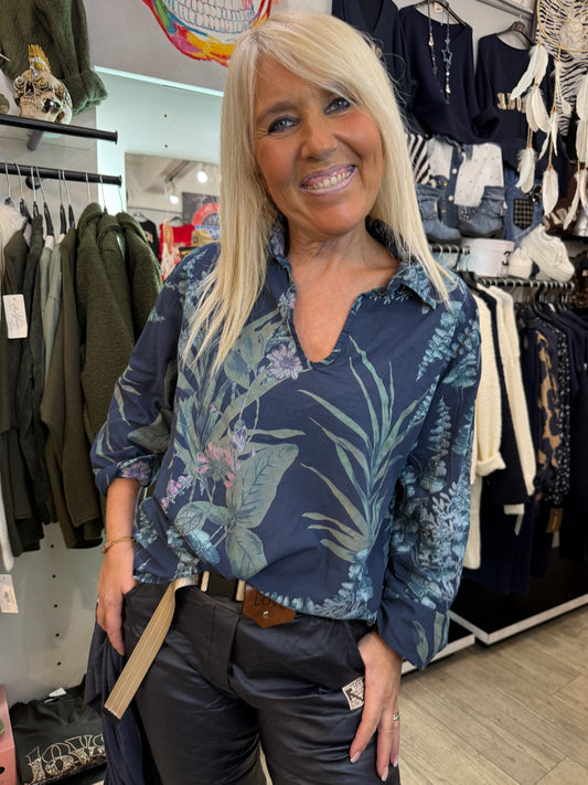Chemise fleurie marine (pull)