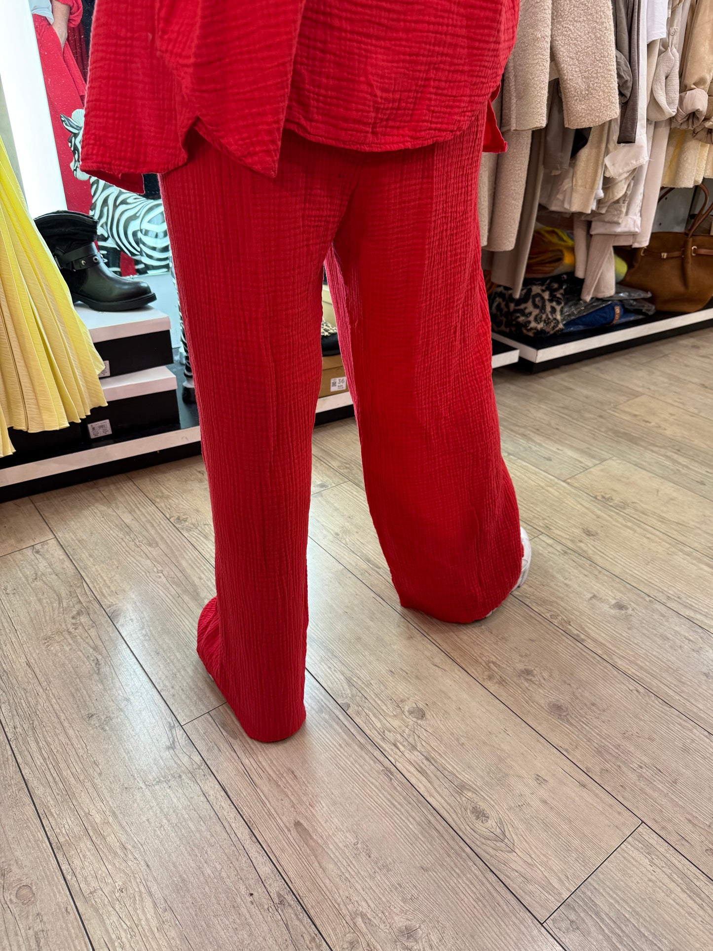 Pantalon gaz de coton rouge