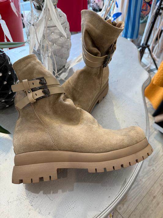 Boots boucles beige
