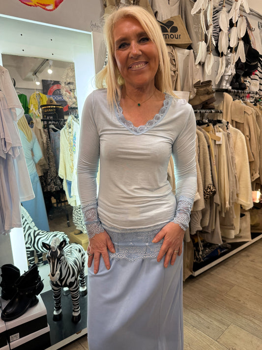 Top dentelle bleu ciel