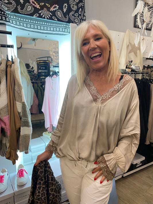 Top gde taille beige poignet dentelle