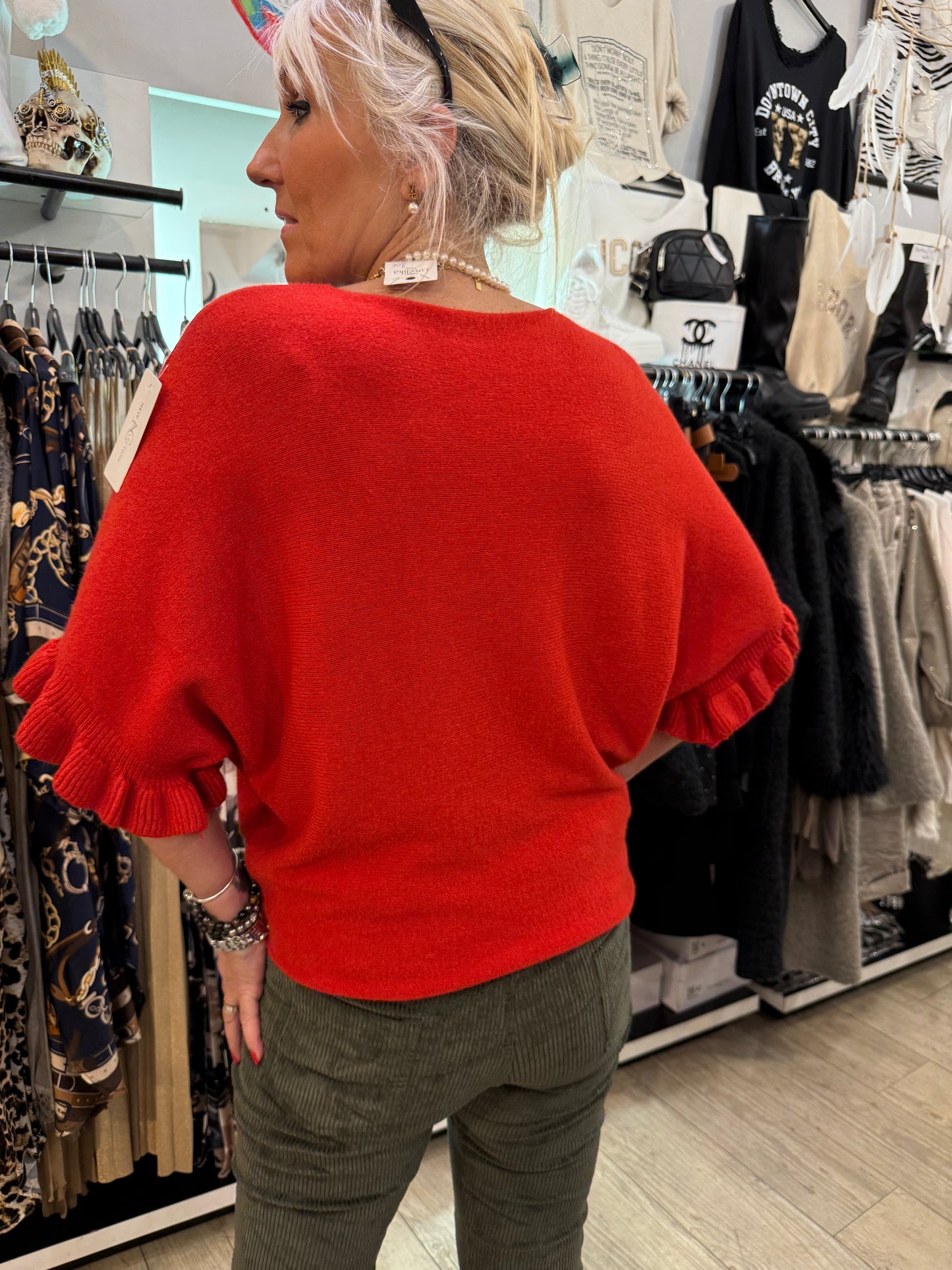 Pull froufrou rouge