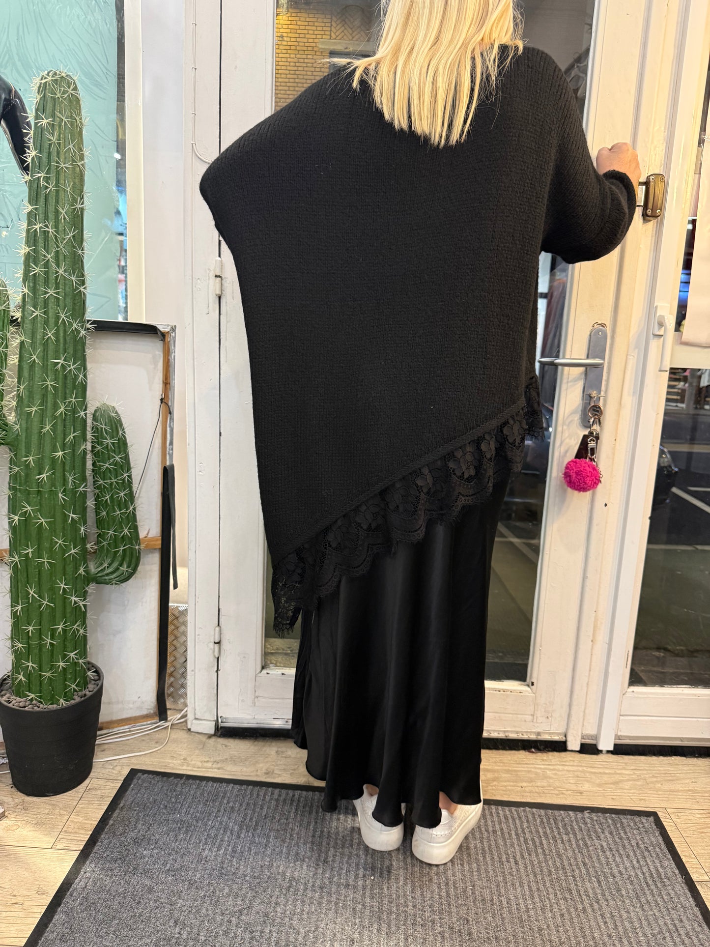 Pull dentelle noir