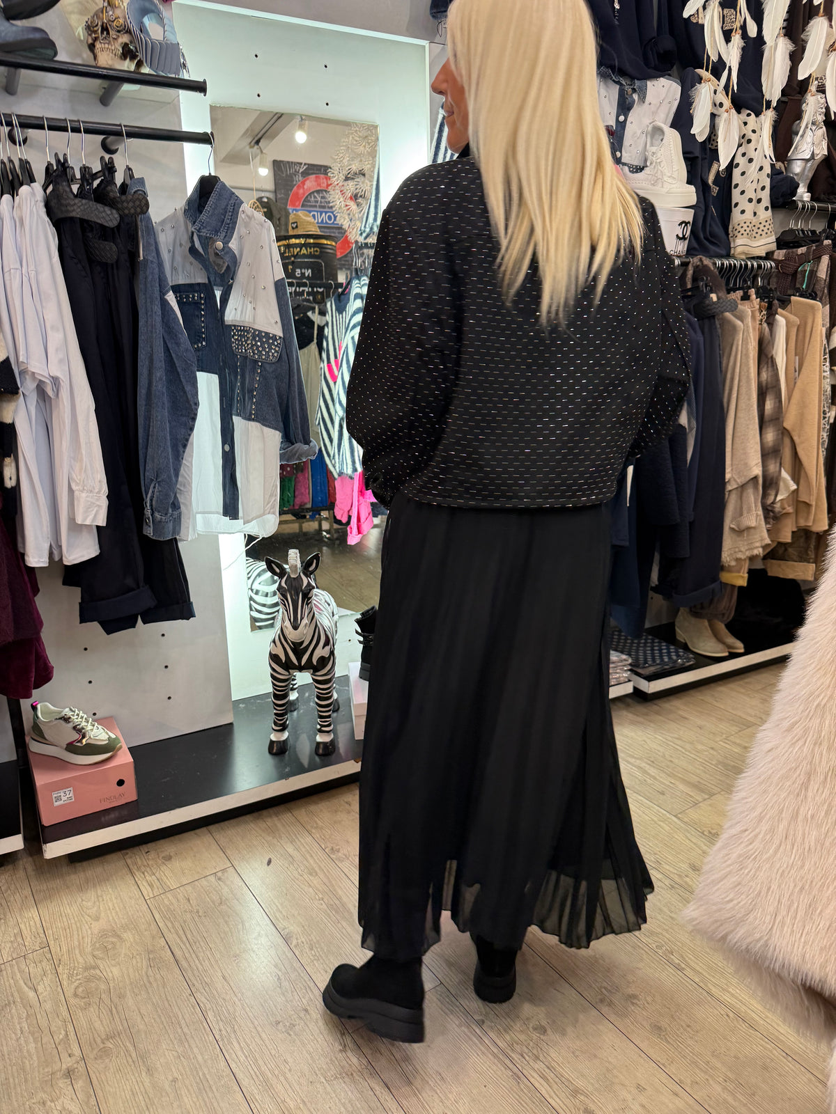 Veste noire strassée