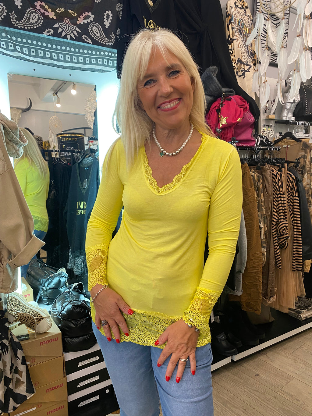 Top dentelle jaune