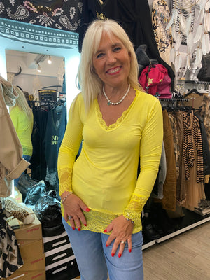 Top dentelle jaune