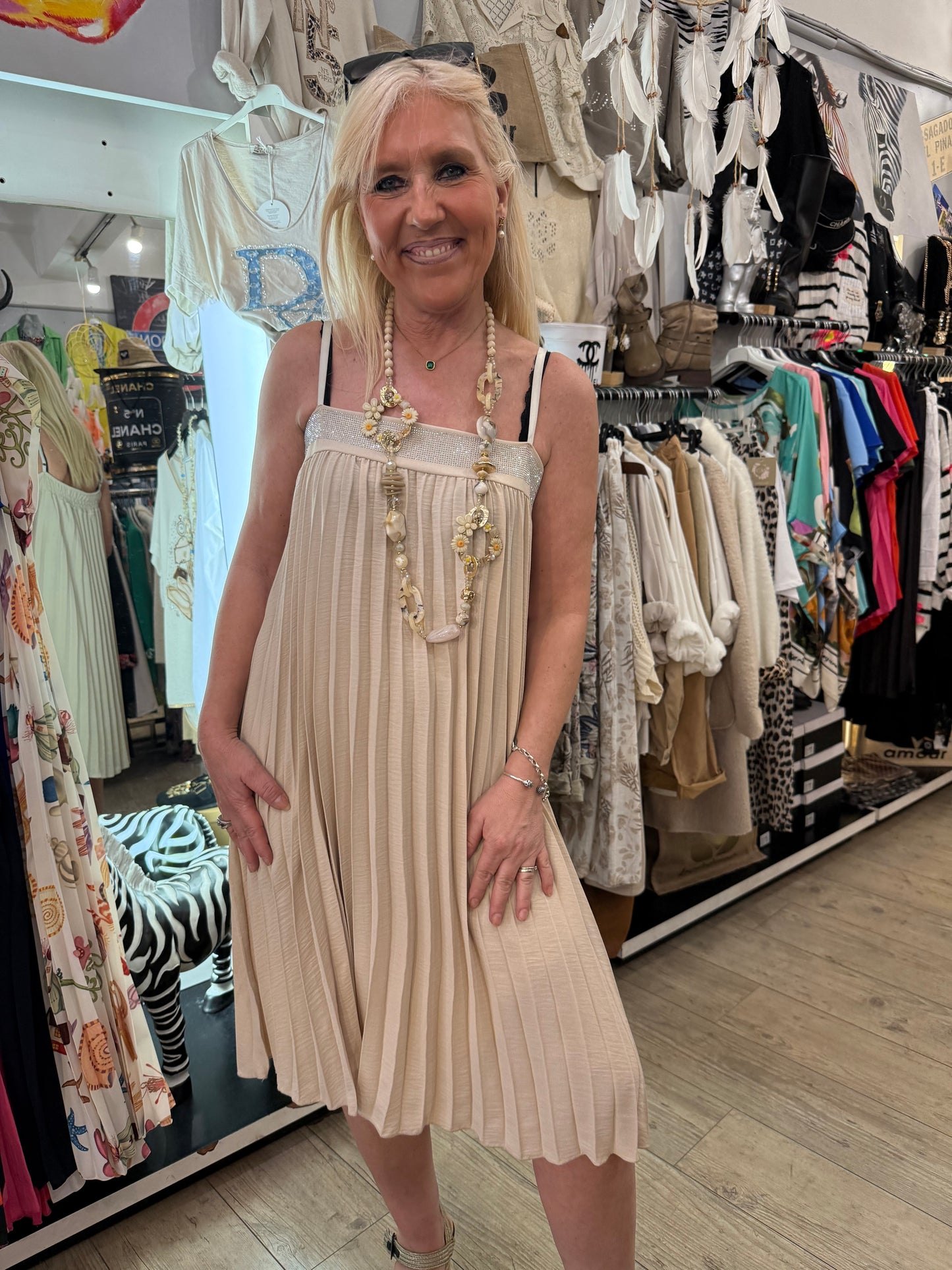 Robe plissée strass beige