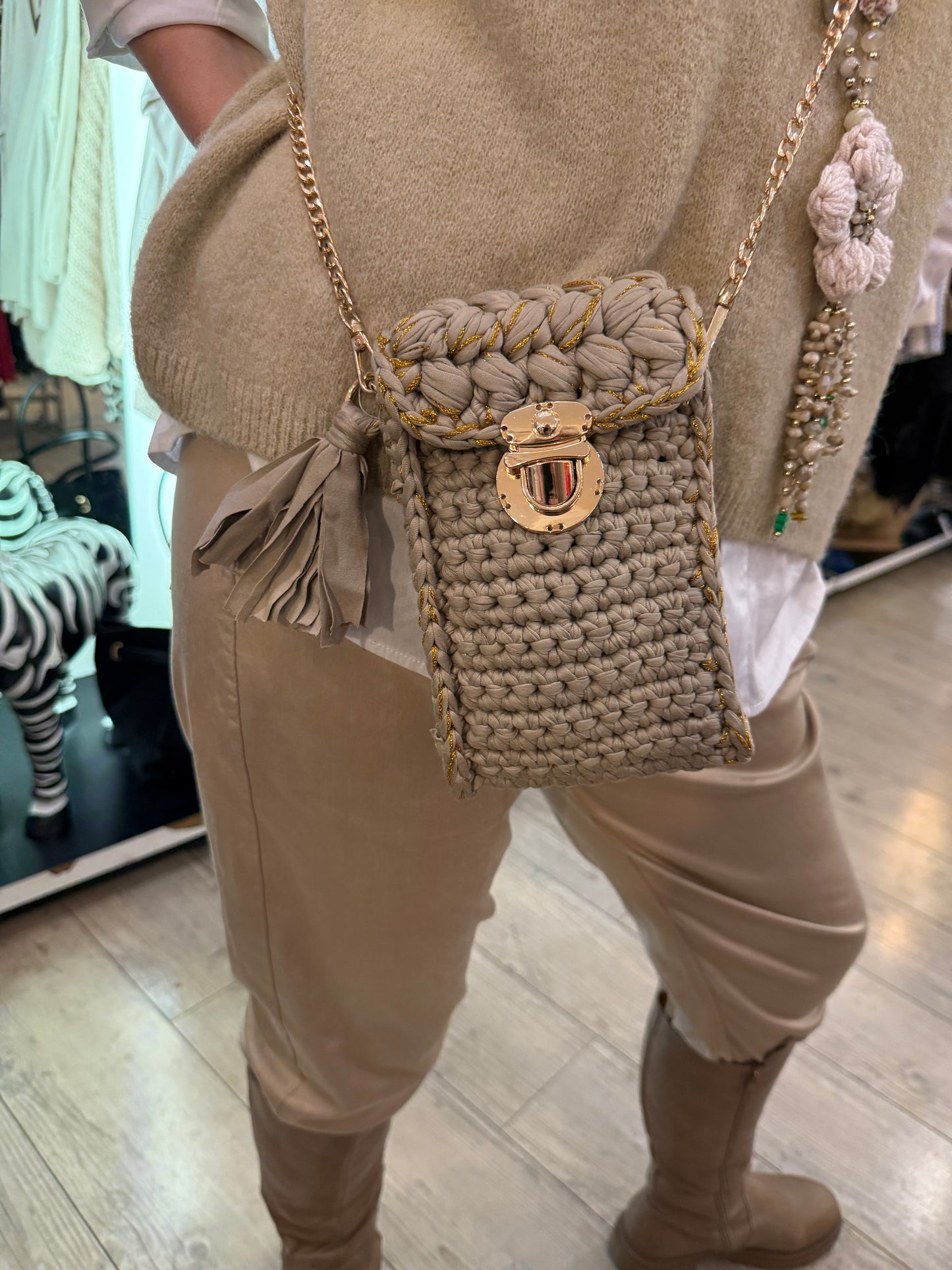Sac banane crochet taupe