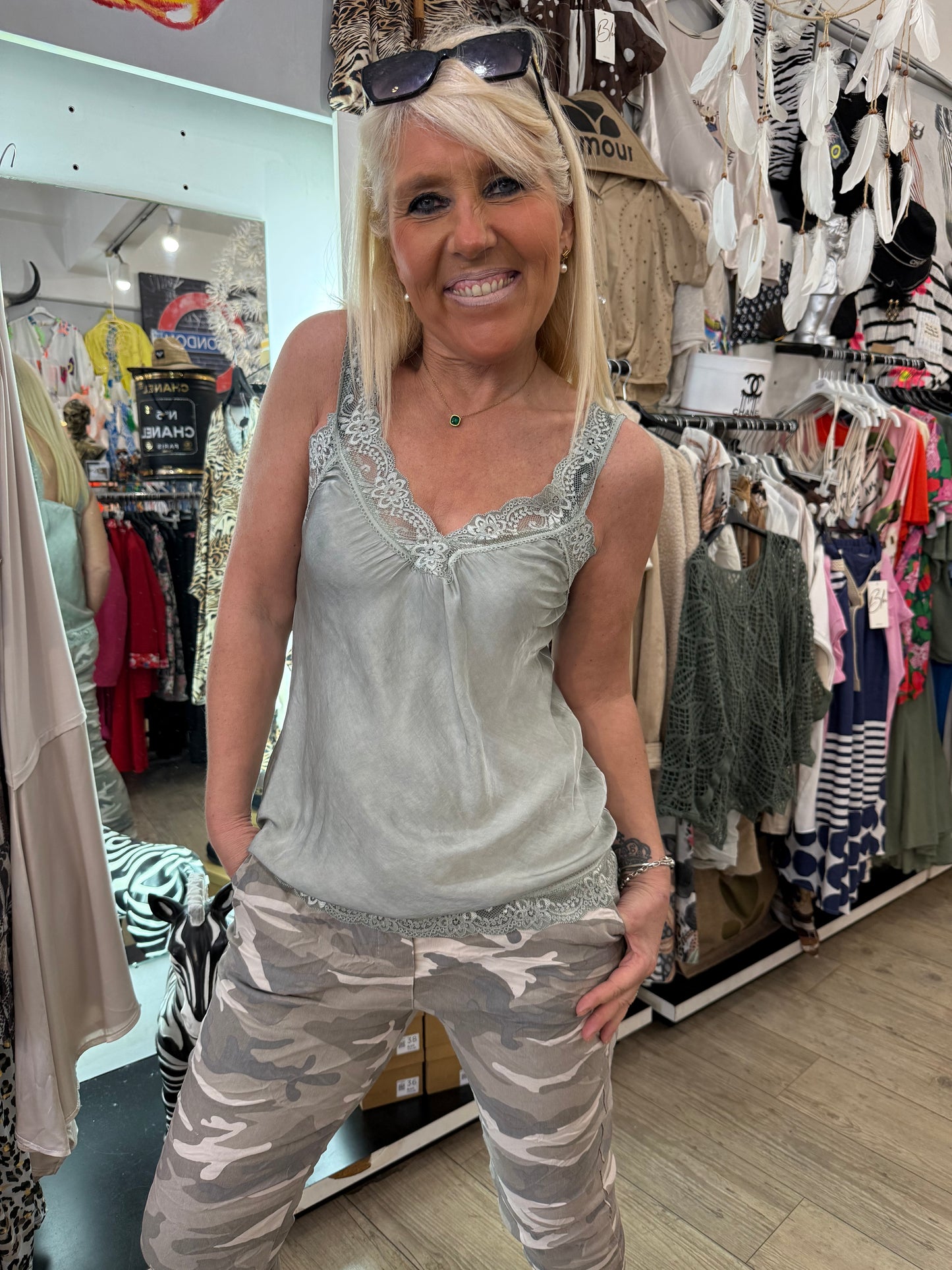 Top dentelle kaki