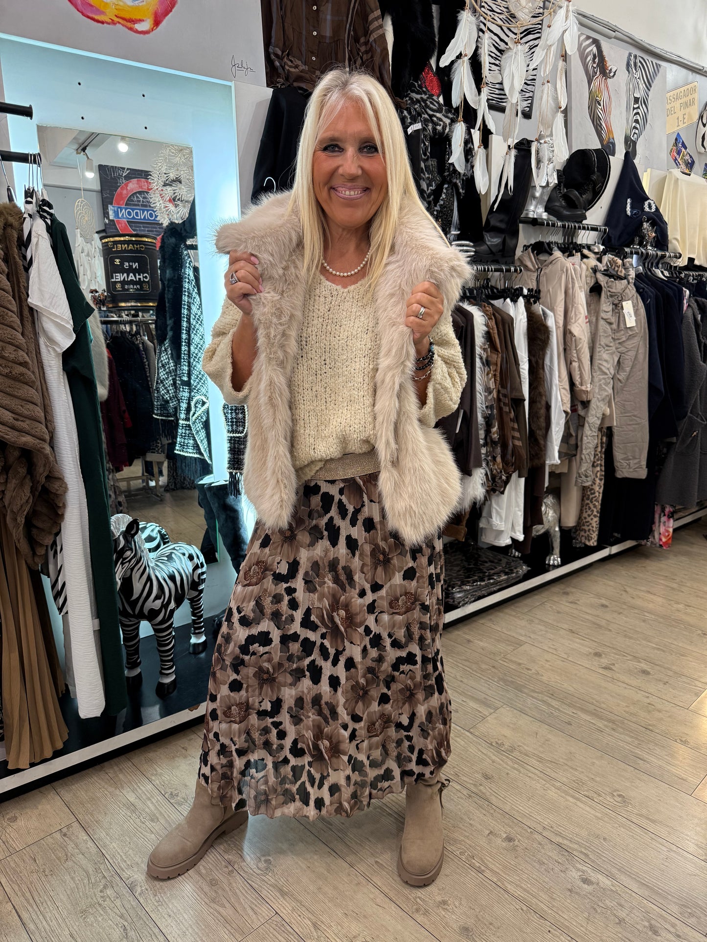 Jupe plisee beige Flowers