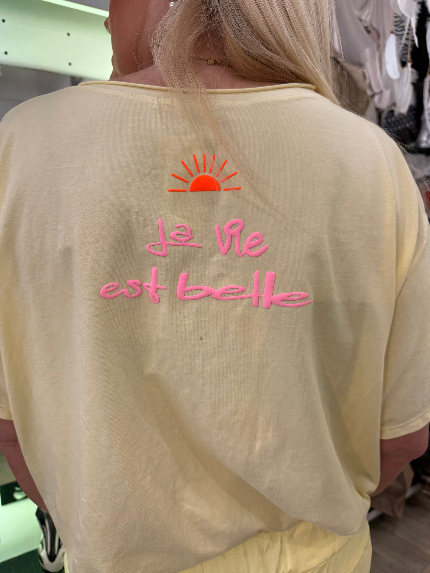 T shirt la vie est belle jaune