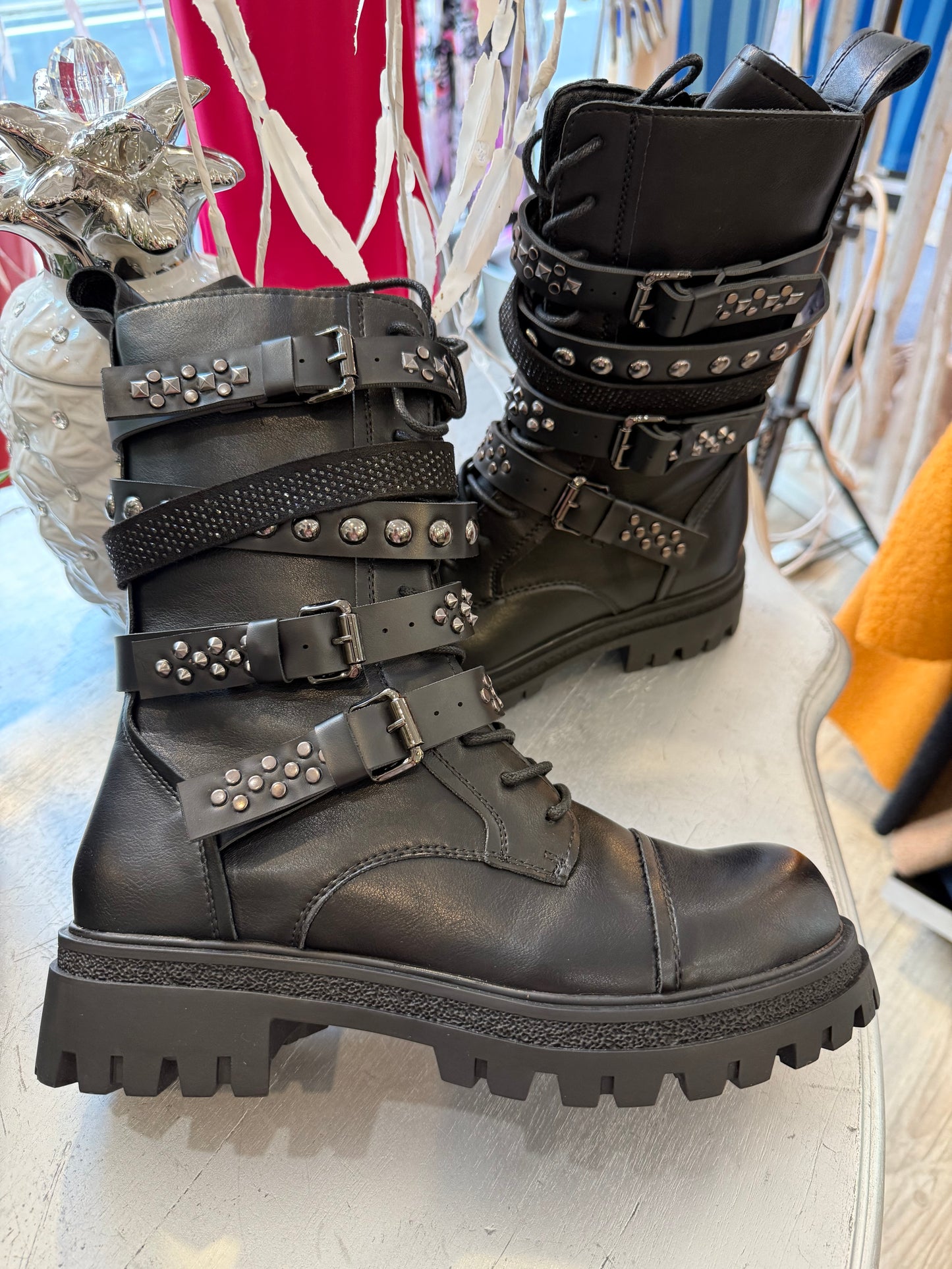 Boots noires boucles