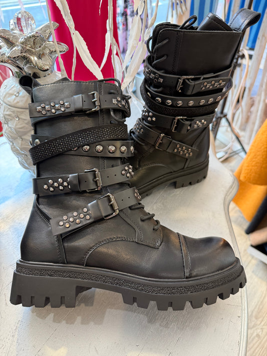 Boots noires boucles
