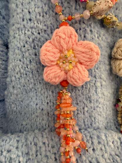 Sautoir fleur rose